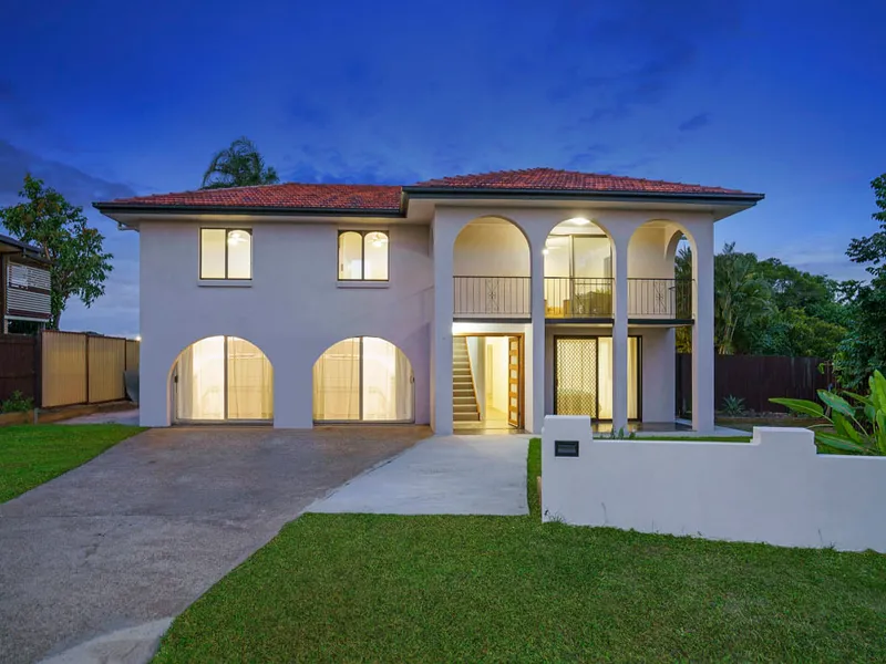 Highset Solid 3bedroom Home + Dual living Potential House in the Heart of Carindale