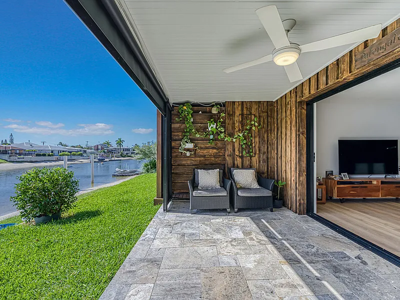 Very rarely are waterfront homes of this caliber offered to the rental market!