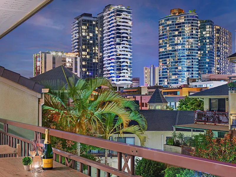 Giant 81sqm Top Floor Home