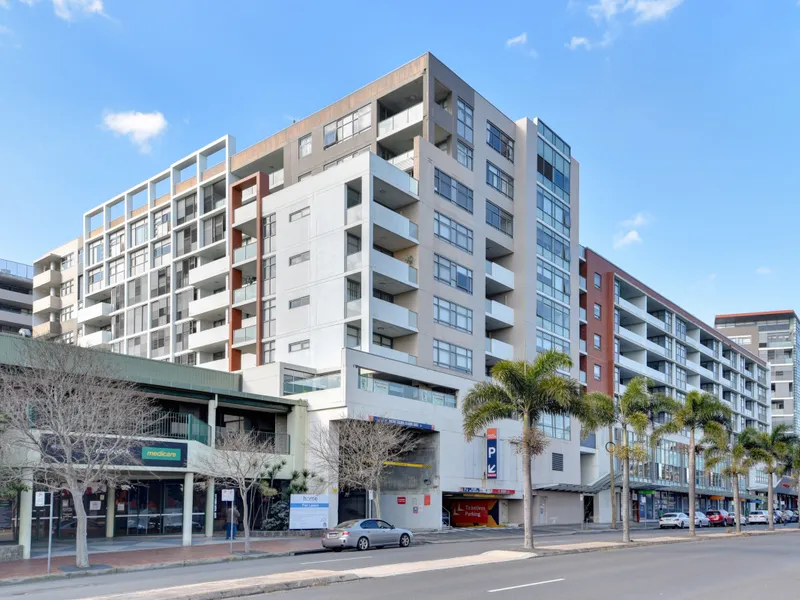 FULLY FURNISHED SPACIOUS & COZY 2 BEDROOMS ABOVE THE MALL, BEACHES & AIRPORT