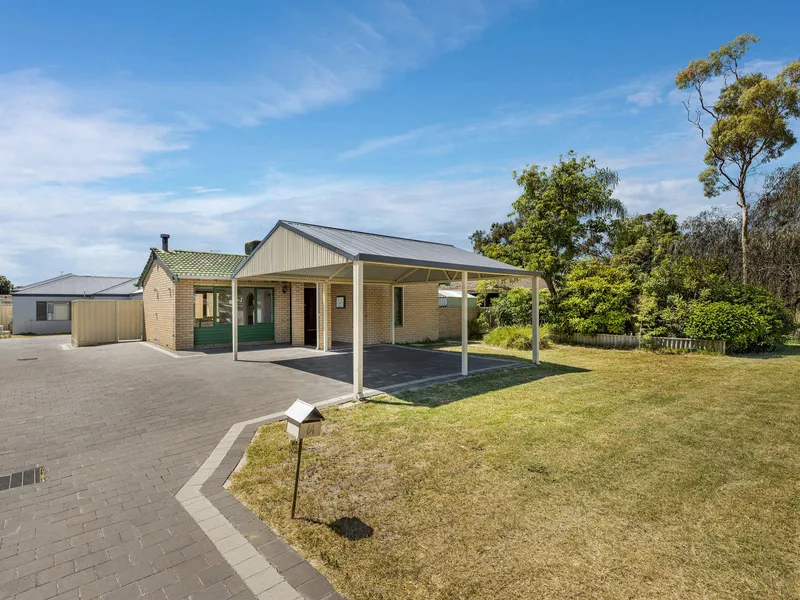 NEAT & TIDY RESIDENCE IN TRANQUIL PARKLANDS LOCATION!