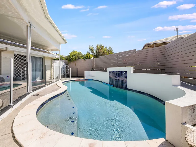 Immaculate Family Home with Pool & Caravan Parking