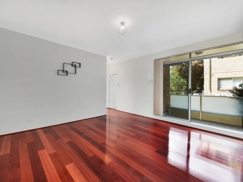 Immaculate 2-Bedroom Ground Floor Apartment in Prime Location