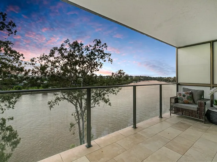 Riverfront Apartment with Views of the River, City & Parkland