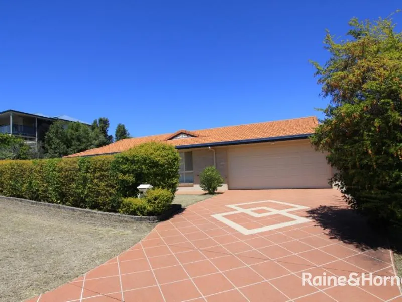 NEAT AS A PIN 3 BEDROOM BRICK HOME WITH ENSUITE IN KINGAROY GARDEN ESTATE