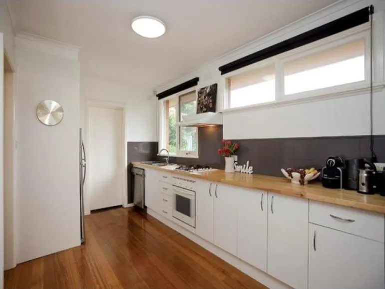 TWO BEDROOM APARTMENT WITH GARAGE AND REAR OF BLOCK!| HODGES CAULFIELD