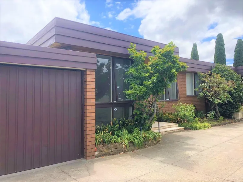 THREE BEDROOM UNIT IN THE HEART OF CAULFIELD NORTH! | HODGES CAULFIELD