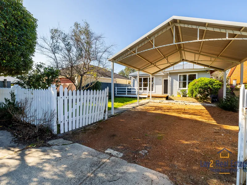 Cute 3 Bed x 2 Bath Cottage on Easy Care Block!