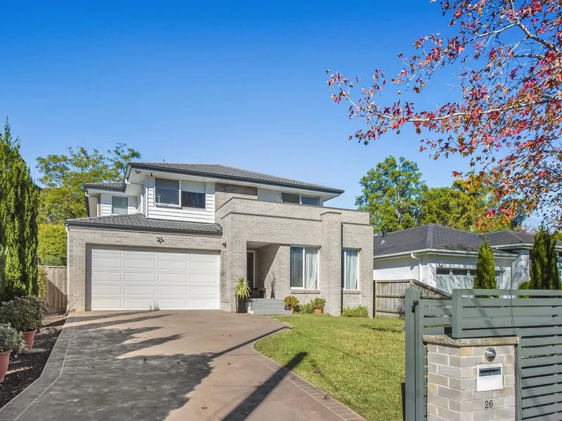 EASY LIVING - NEAR NEW CONTEMPORARY FAMILY HOME