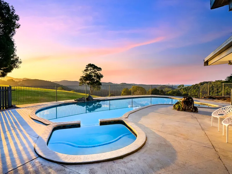 Breathtaking City Acreage Estate With Epic Views