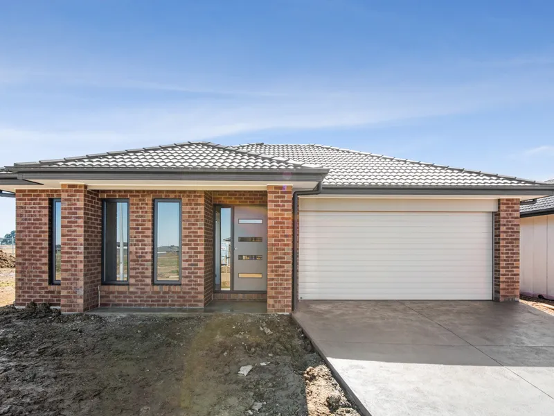 Near new family home with room to move so close to shopping facilities!