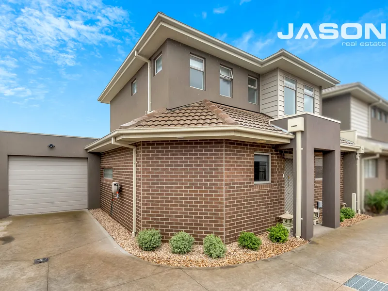 Stylish and Cosy Near New Townhouse