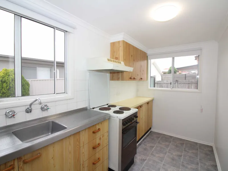 ONE BEDROOM GRANNY FLAT WITH AIR CONDITIONING!!