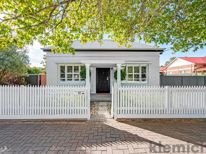 Claim a tightly-held symmetrical corner cottage with a beautiful north-facing garden.