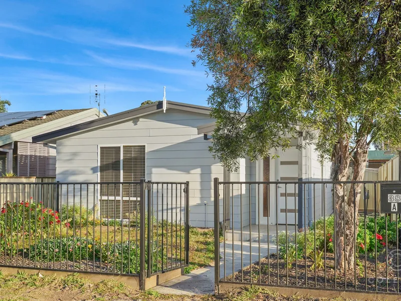 Bright, Bold and Beautiful Apply through link: https://snug.com/apply/colemanestateagents