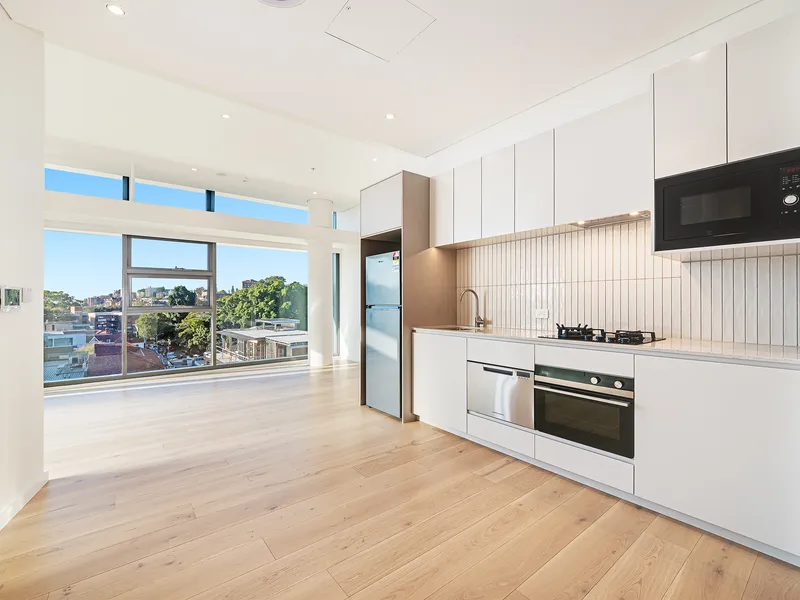 Brand new & conveniently located cnr Knox St in the heart of Double Bay