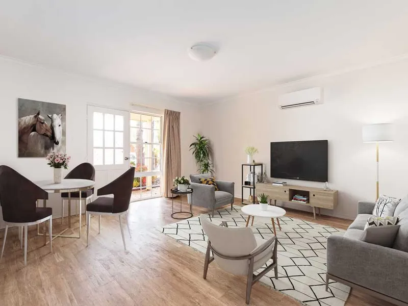 This renovated flexi unit is conveniently located across from our community centre
