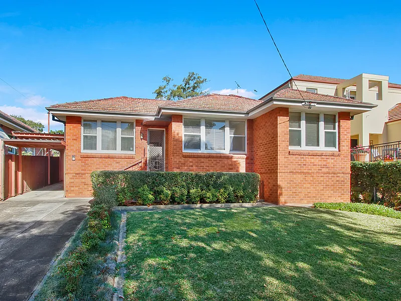 WELL PRESENTED BRICK FAMILY HOME