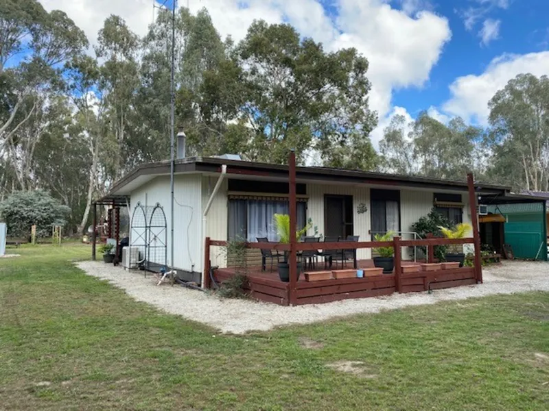 Tightly held sought after location - opposite Murray River!