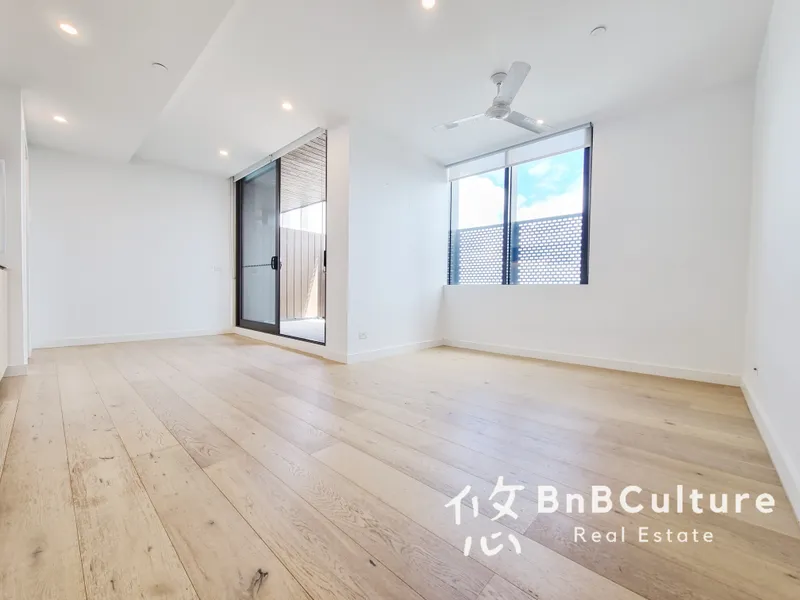 Tranquil and Convenient Lifestyle in Modern, Two-Floor Loft Apartment in North Melbourne (six month lease to start)