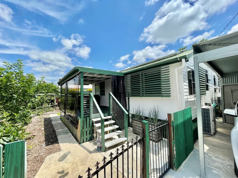 Fully renovated in centre of town with solid tenants achieving a great rental yield!