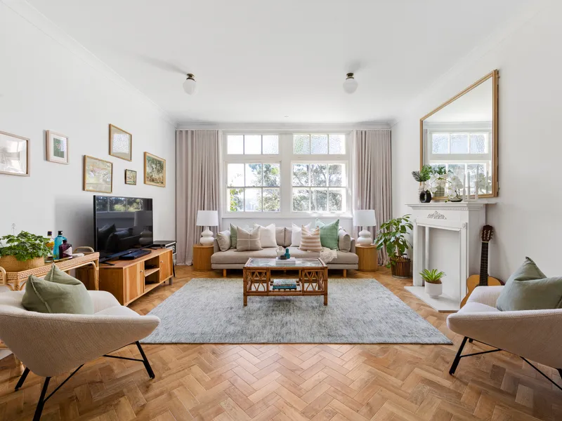 Harbourfront apartment with house-like layout