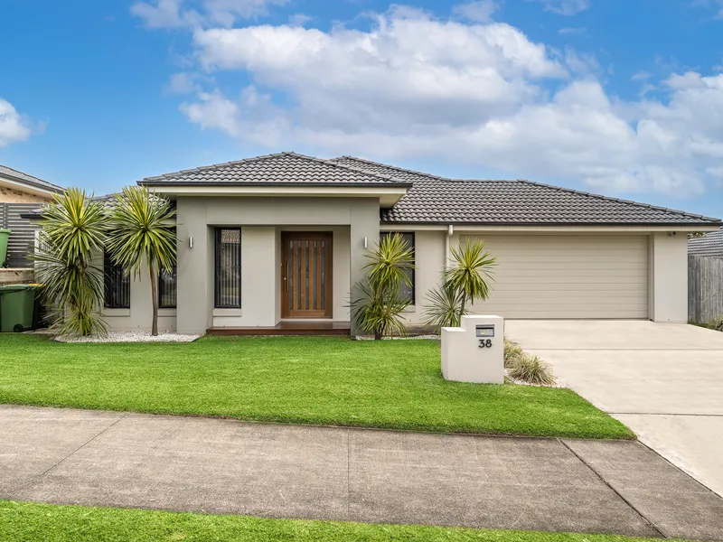 Stunning Modern Family Home with 6.6kw Solar & Air-Conditioning