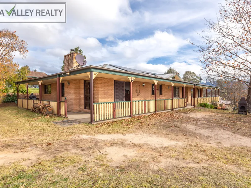 LOVELY FAMILY HOME WITH A MEGA SIZE SHED