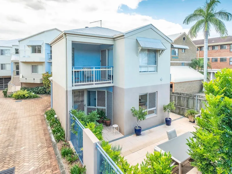 Neat and Tidy 2-Bed 2-Bath Townhouse with Private Courtyard and LUG