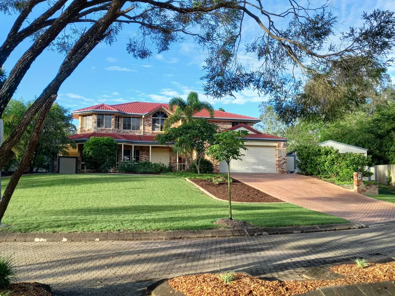 Executive Residence in Golf Course Estate