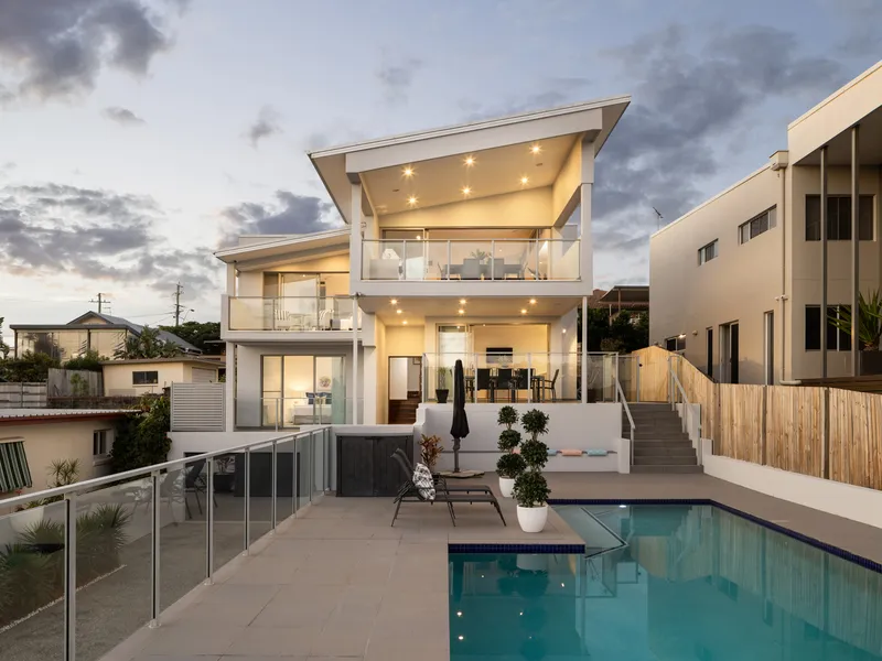 Modern Multi-Level Sanctuary, Elevated to Embrace Expansive City Views