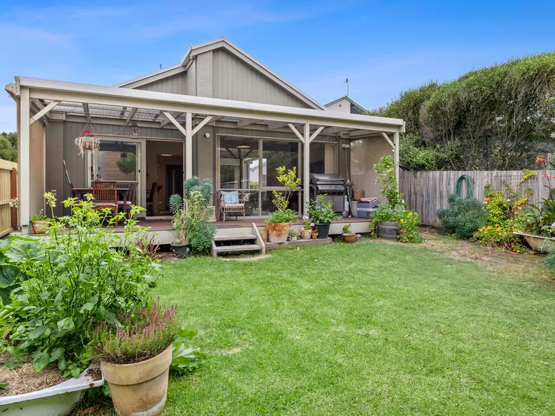 Stone’s throw to Anglesea main beach