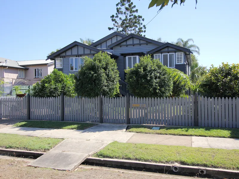 CLASSIC QUEENSLANDER IN BEAUTIFUL TREE LINED STREET