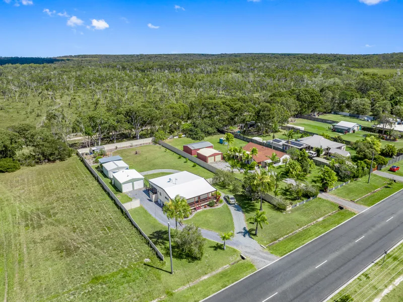 Low Maintenance Plus Ideal Location!!