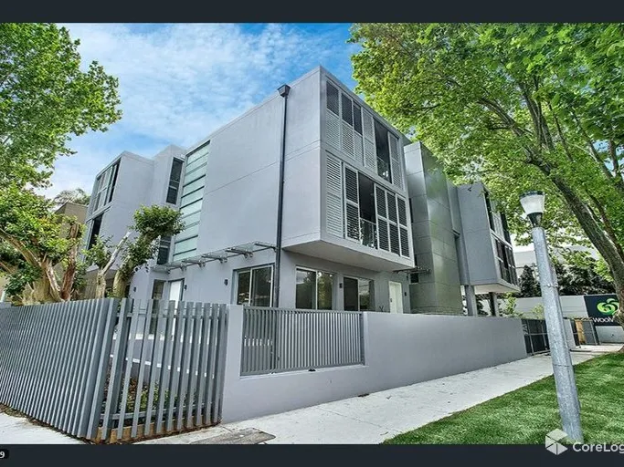 Stylish Garden Apartment in the Heart of Double Bay!