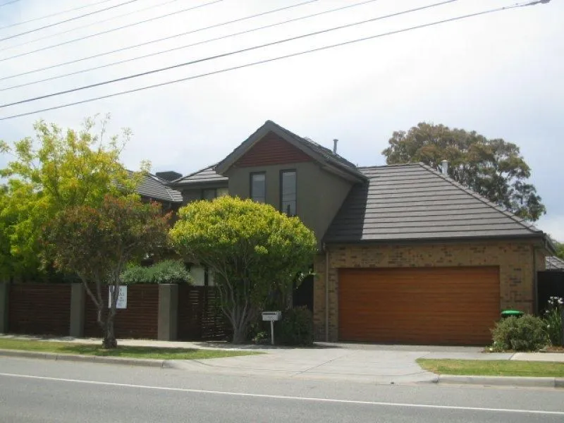 Delightful 3 Bedroom Townhouse !