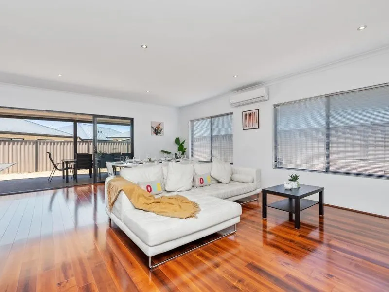 FULLY FURNISHED AND EQUIPPED HOME