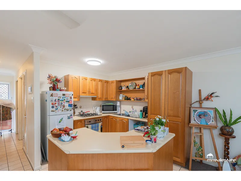 Lovely neat little unit in a well maintained complex with Pool.