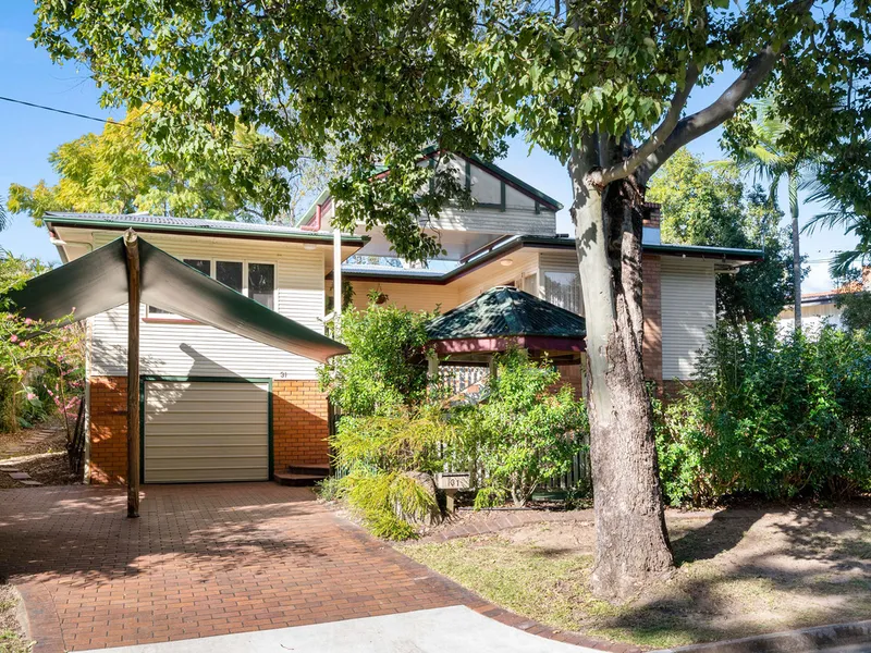 Peacefully Positioned Family Home Opposite Park!