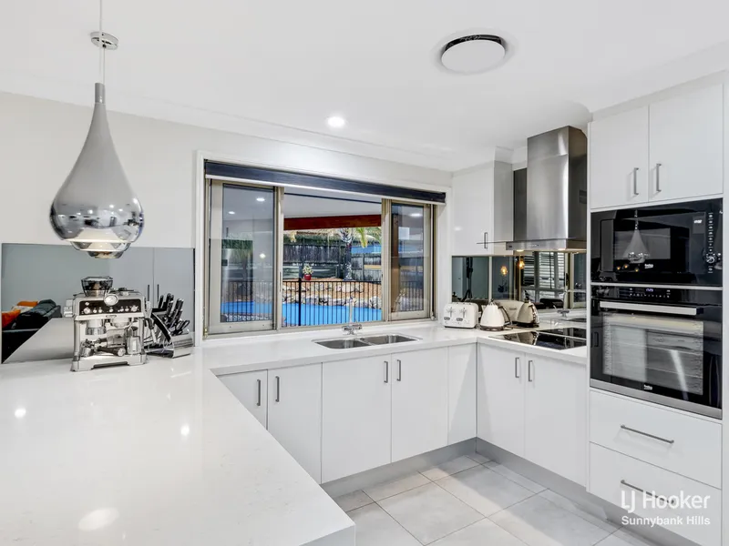 Fully Renovated Masterpiece – Entertainer’s Delight