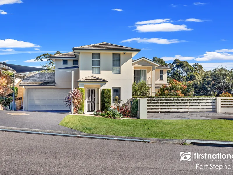 LOW MAINTENANCE LIFESTLYE – WALK TO THE BEACH!