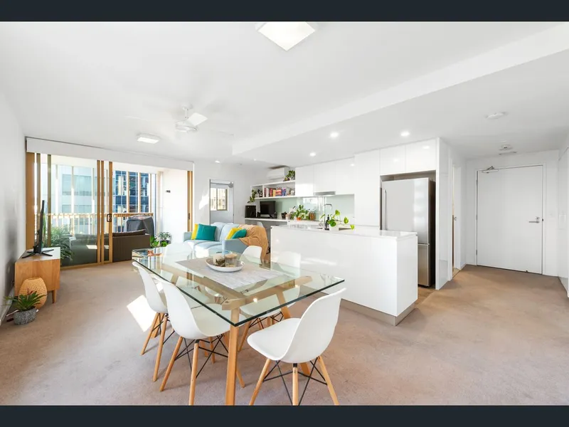 MODERN 2 BEDROOM UNFURNISHED APARTMENT!