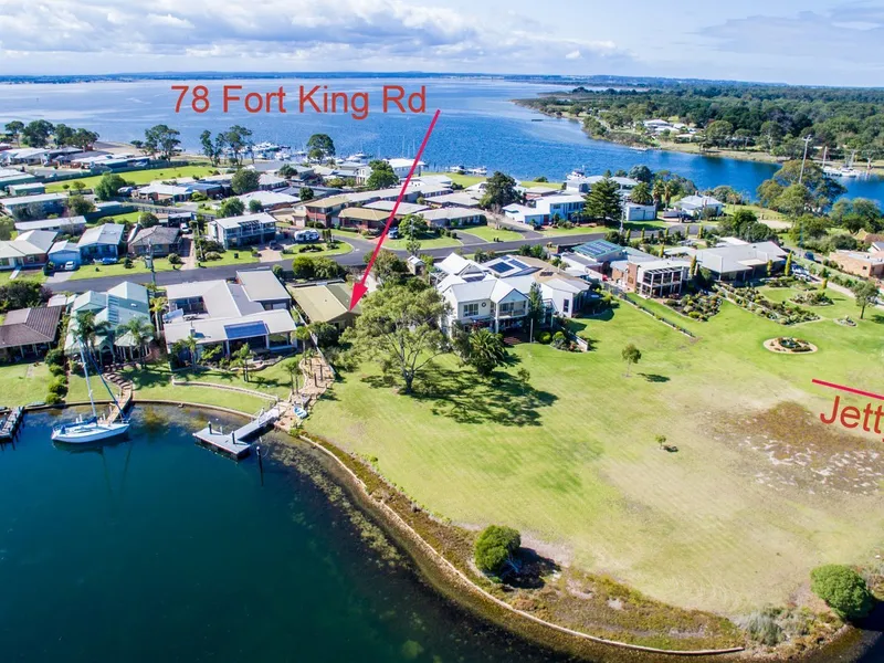 BREATHTAKING OUTLOOK ON THE WATER