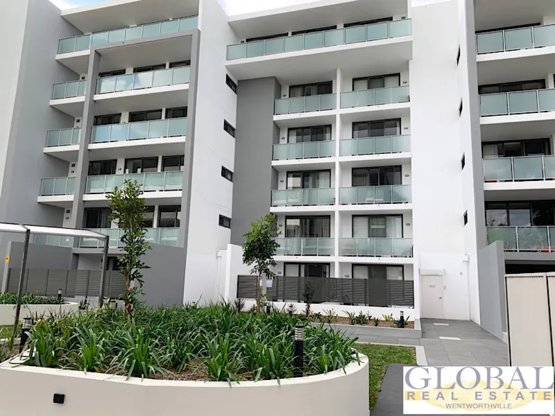 Walk to Station & Shcool!!