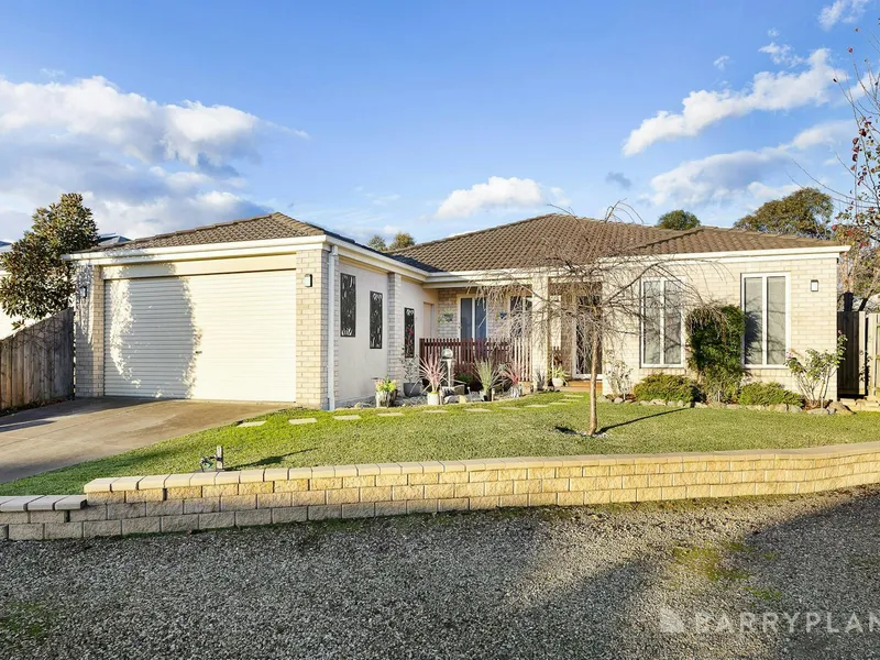 Luxurious Living at 67 Pinoak Drive, Yarra Glen