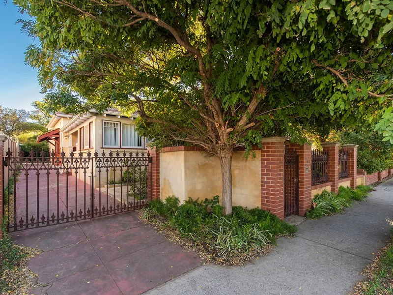 1930's CHARACTER COTTAGE