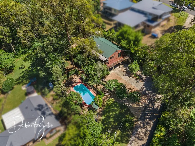 ESCAPE to your own HIDEAWAY RETREAT on a 2,002m2 block with VIEWS!