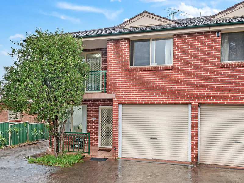 Spacious Duplex In Ideal Location