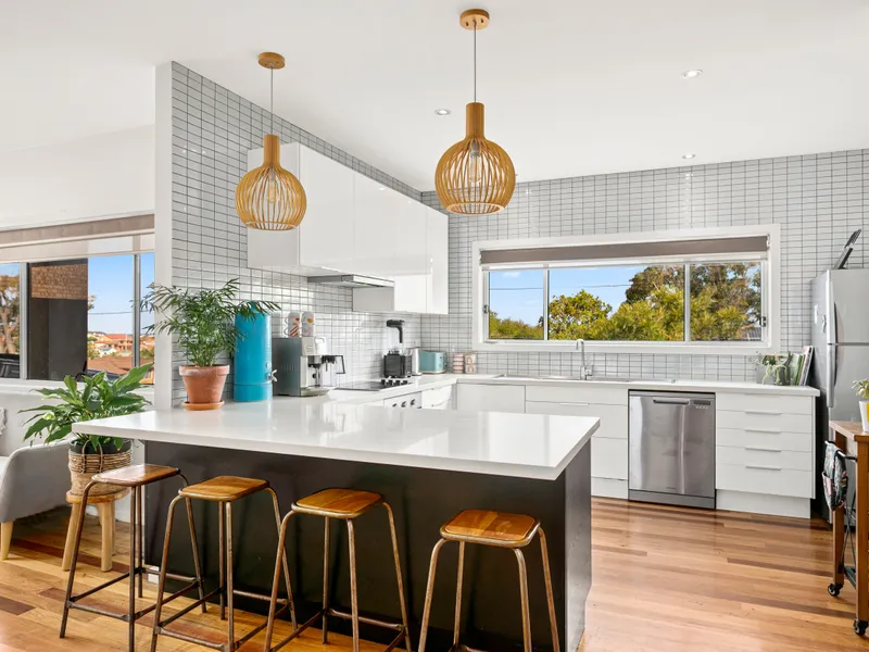 Beachside Family Entertainer