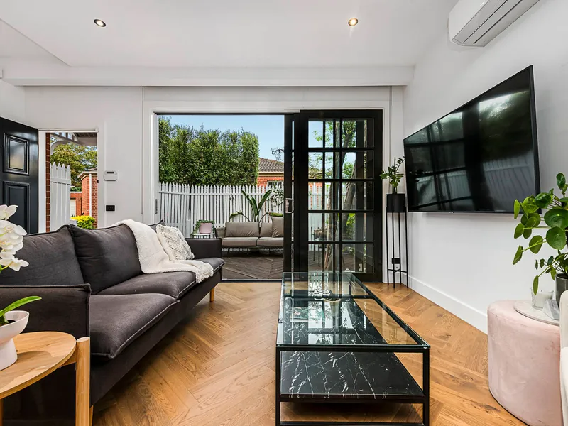 Boutique, Bespoke & Beautifully Low-maintenance – A Walk To Train & Shops!